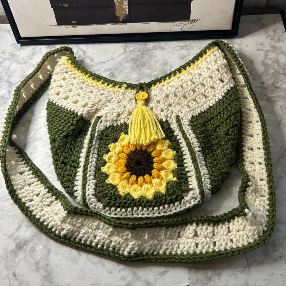 Handmade & Lined Crochet Sunflower Bag - Green and Cream - Picture 3 of 3